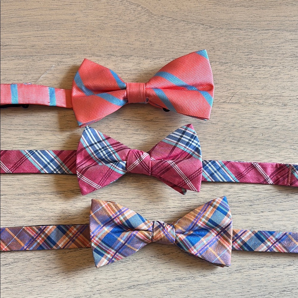 The Tie Bar Bow Tie Set - Coral, Red, and Blue Plaid